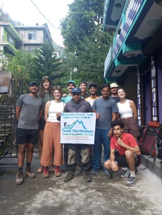 Manaslu trek group image