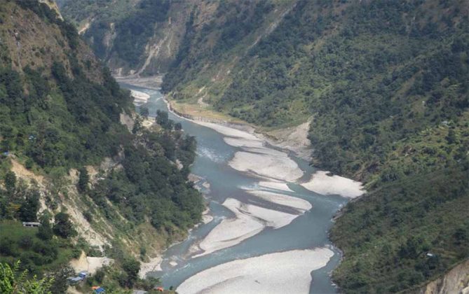 Budhi Gandaki River flowing through the scenic Budhi Gandaki Valley near Arughat in the Manaslu region of Nepal.
